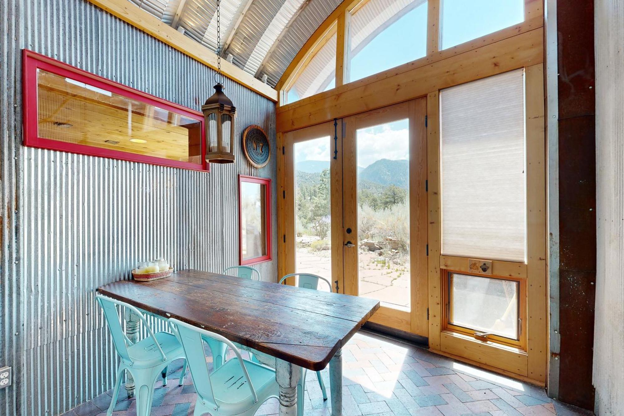 Peace & Pizza Villa Taos Exterior photo